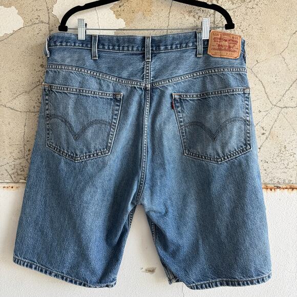 Vintage Levi's 505 High Rise Long Denim Shorts | 40L - Picture 4 of 6